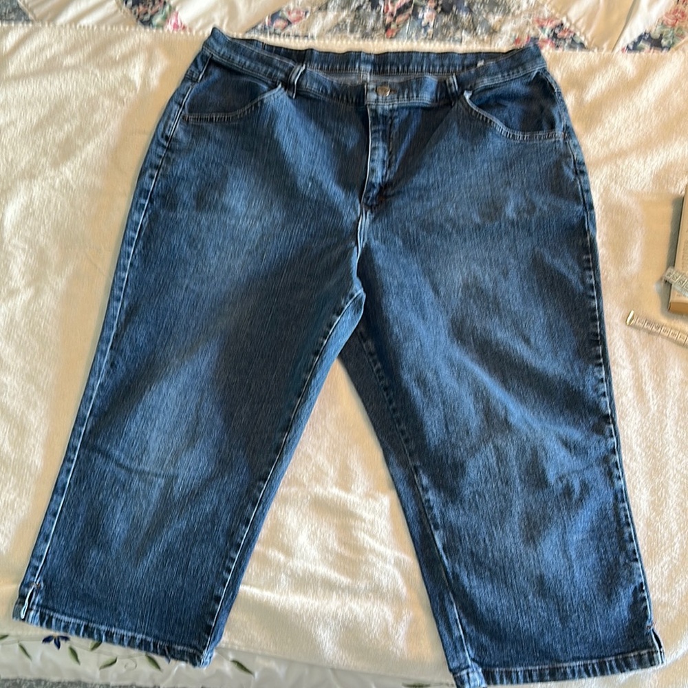Women's Blue Capri Jeans